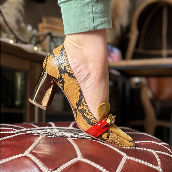 TORY BURCH loafers Stylish Snake Print Heels with Gold Accent - Picture 14 of 14